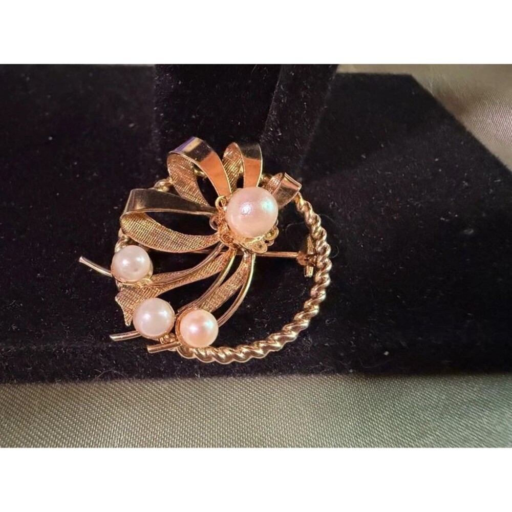 Vintage Gold-tone Faux Pearl Brooch